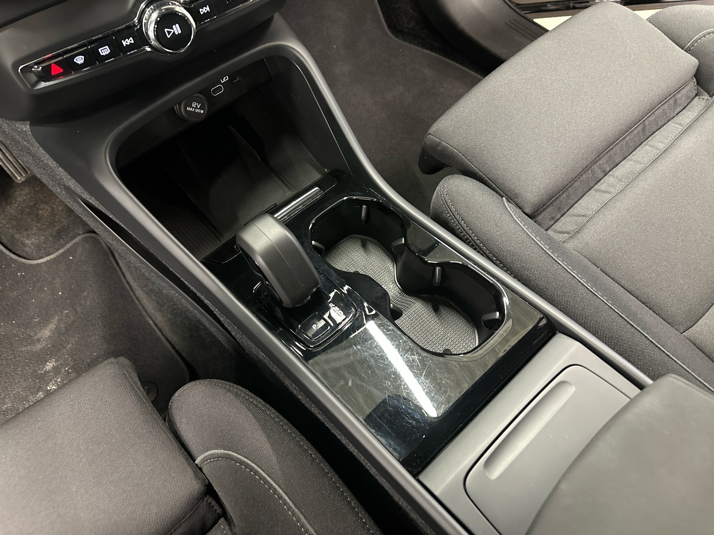 VOLVO XC40 2023