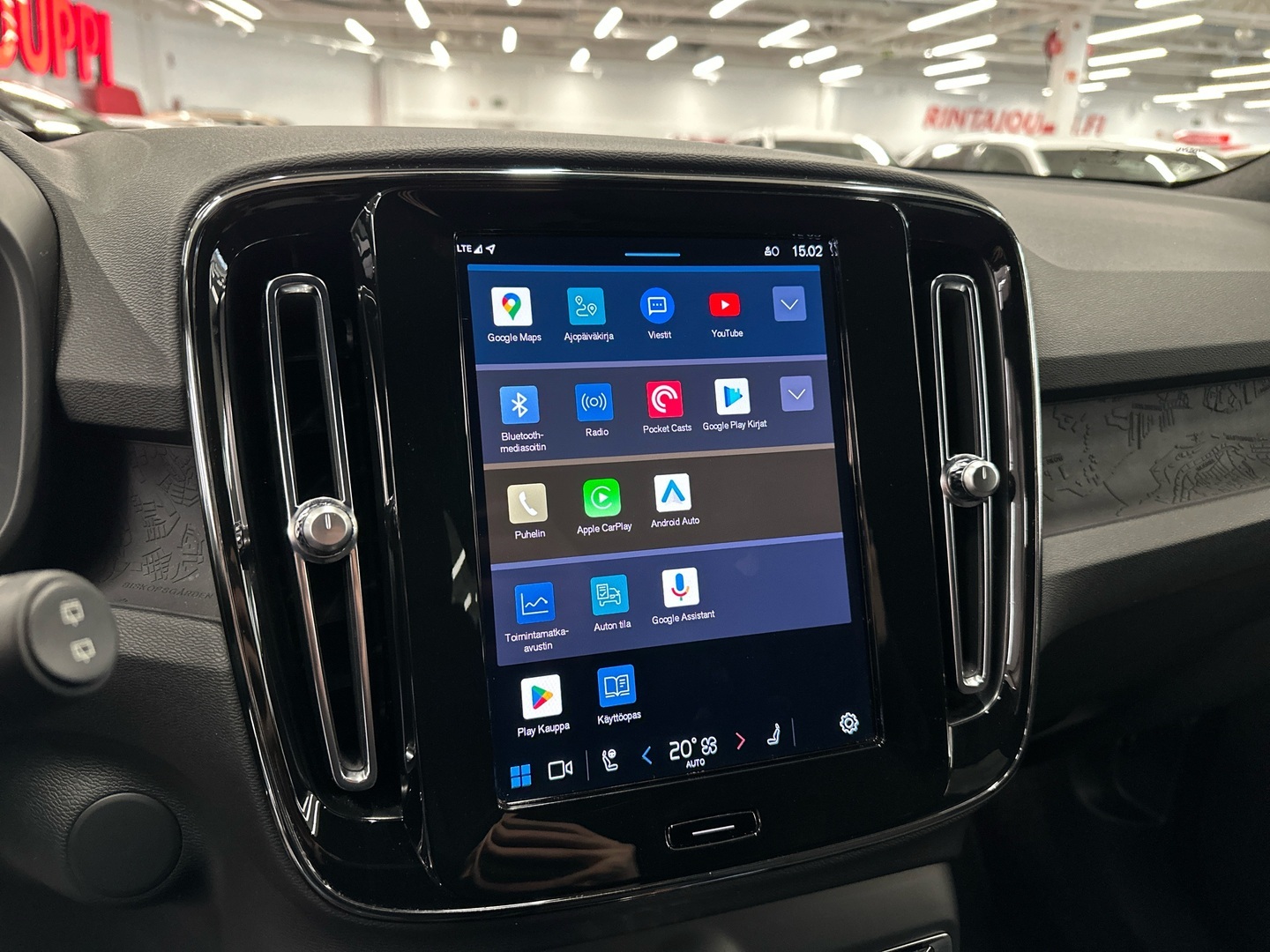 VOLVO XC40 2023