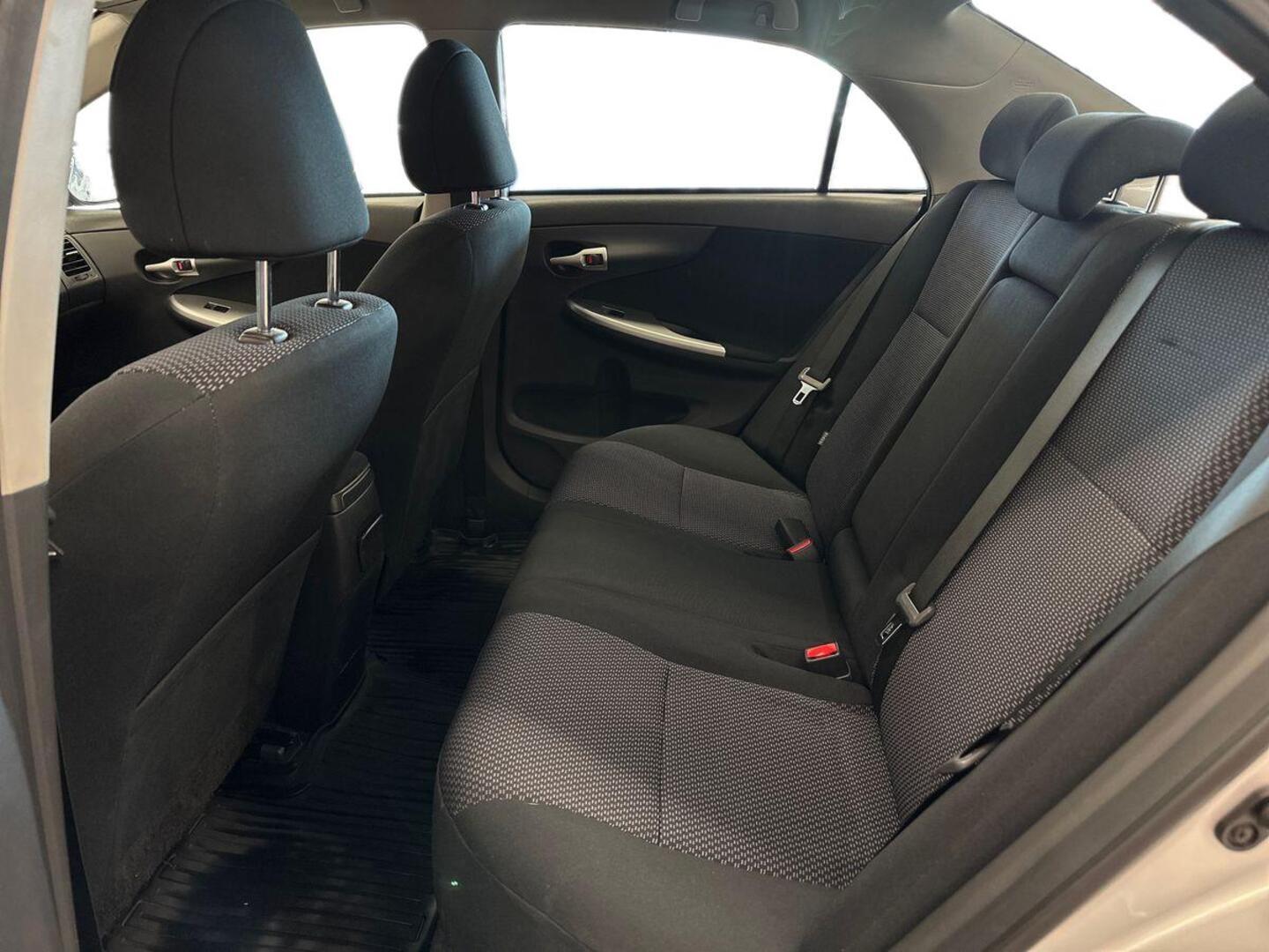 TOYOTA Corolla 2012