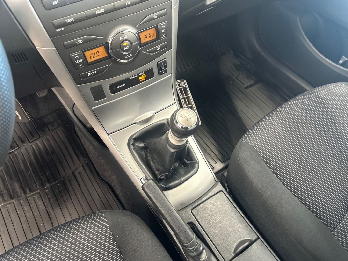 TOYOTA Corolla 2012