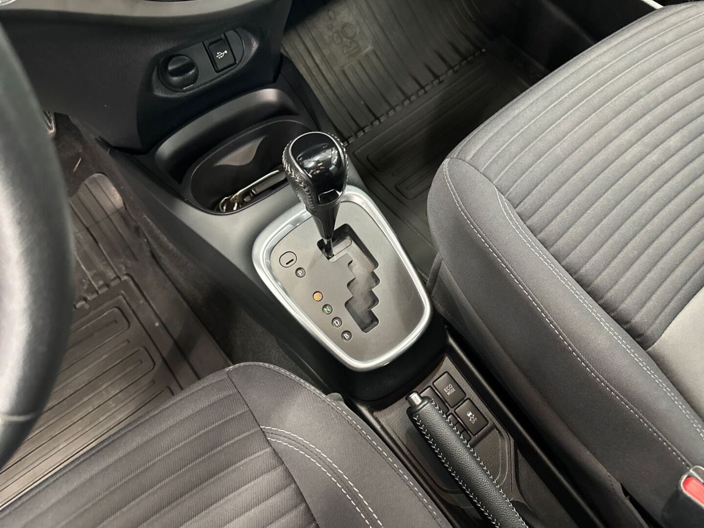 TOYOTA Yaris 2018
