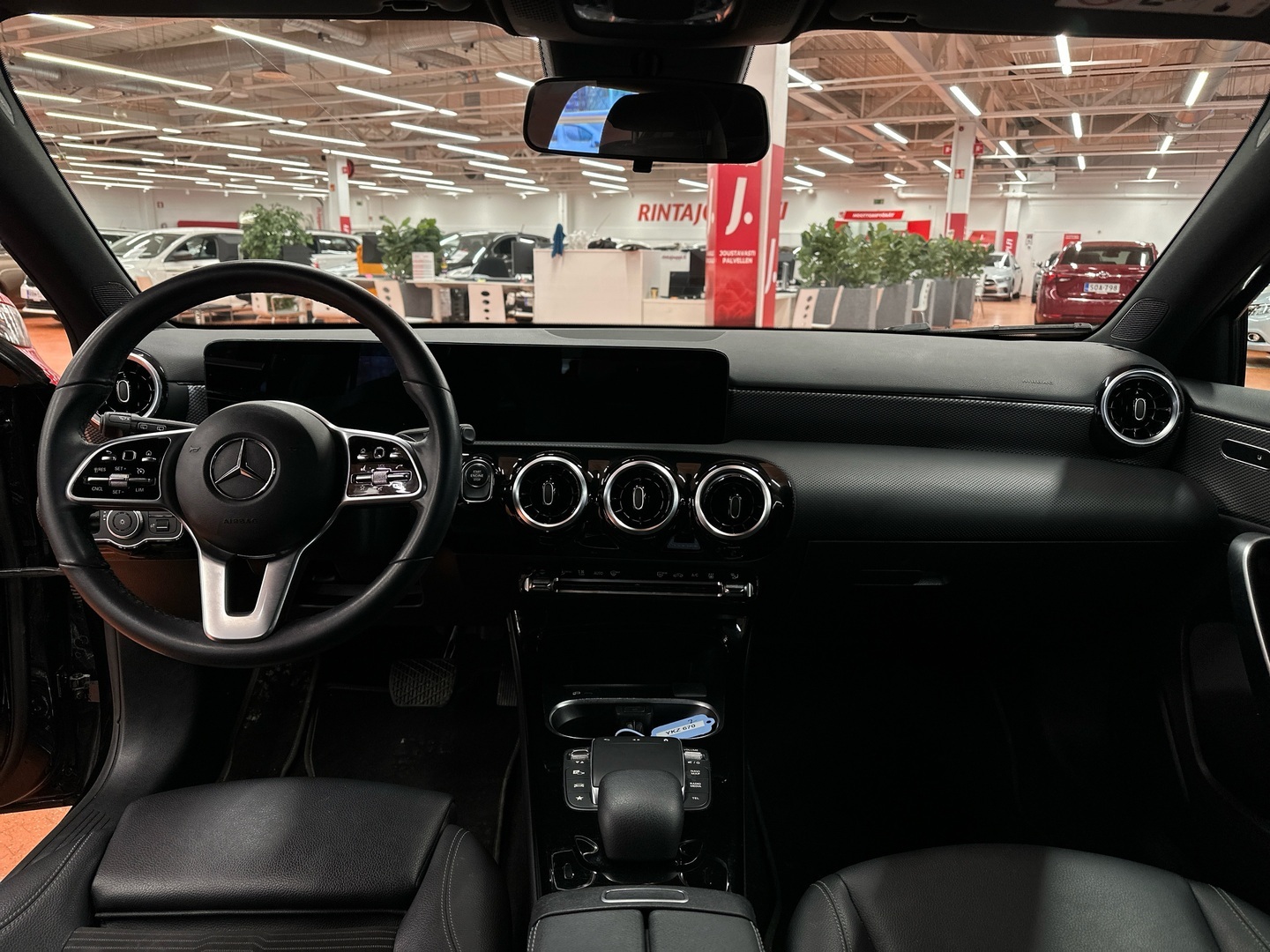 MERCEDES-BENZ A 2022