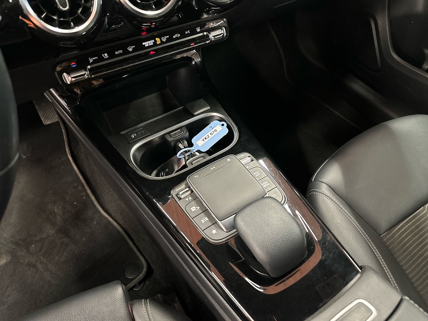 MERCEDES-BENZ A 2022