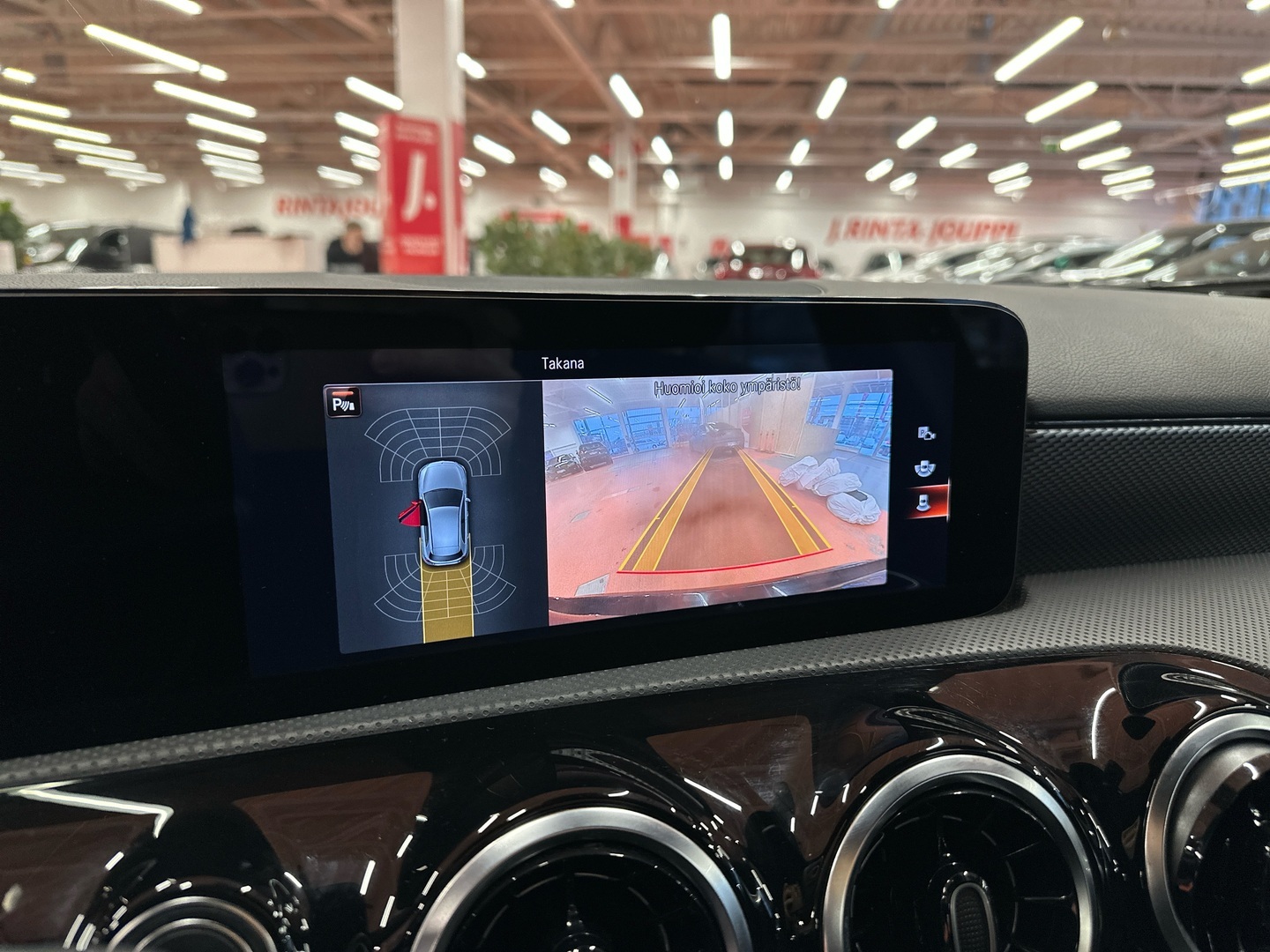 MERCEDES-BENZ A 2022