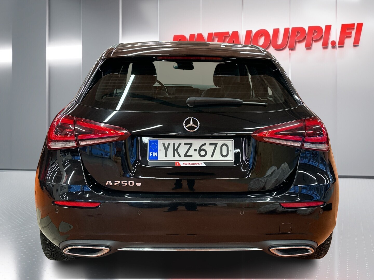 MERCEDES-BENZ A 2022
