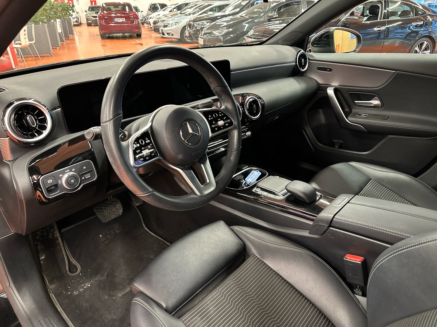 MERCEDES-BENZ A 2022