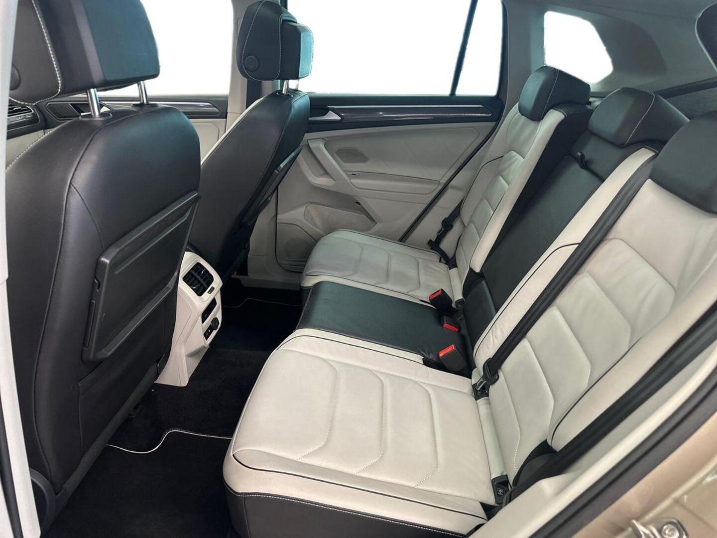 VOLKSWAGEN Tiguan 10