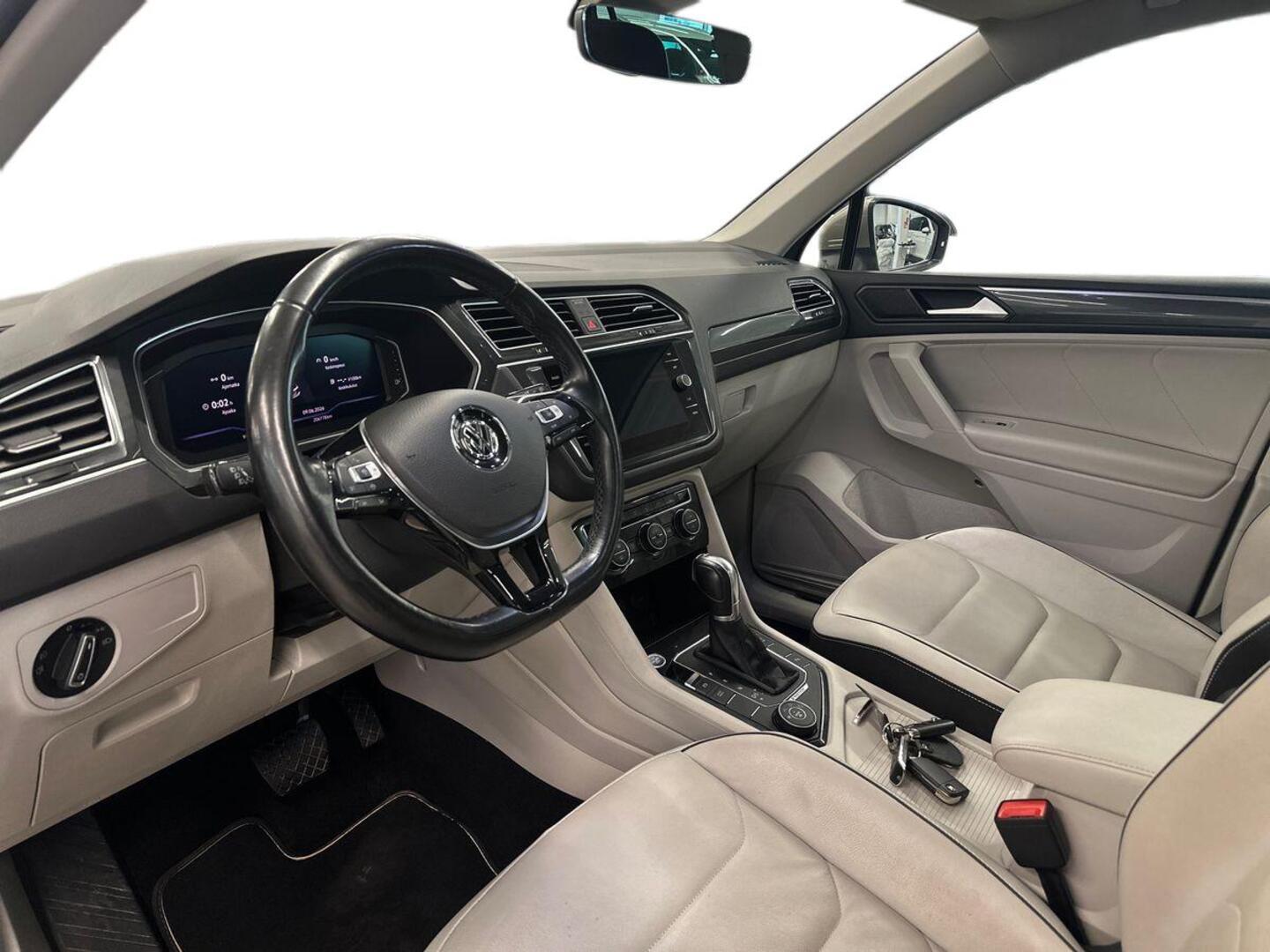 VOLKSWAGEN Tiguan 7