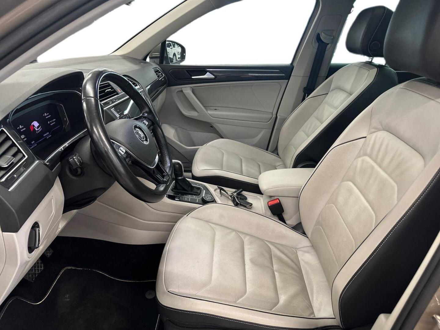 VOLKSWAGEN Tiguan 9