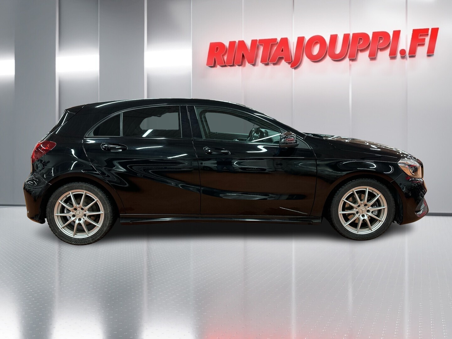 MERCEDES-BENZ A 2017