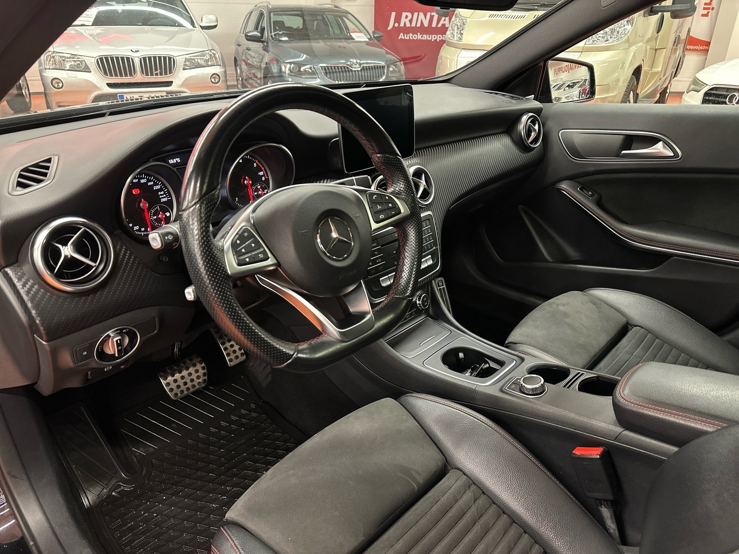 MERCEDES-BENZ A 2017