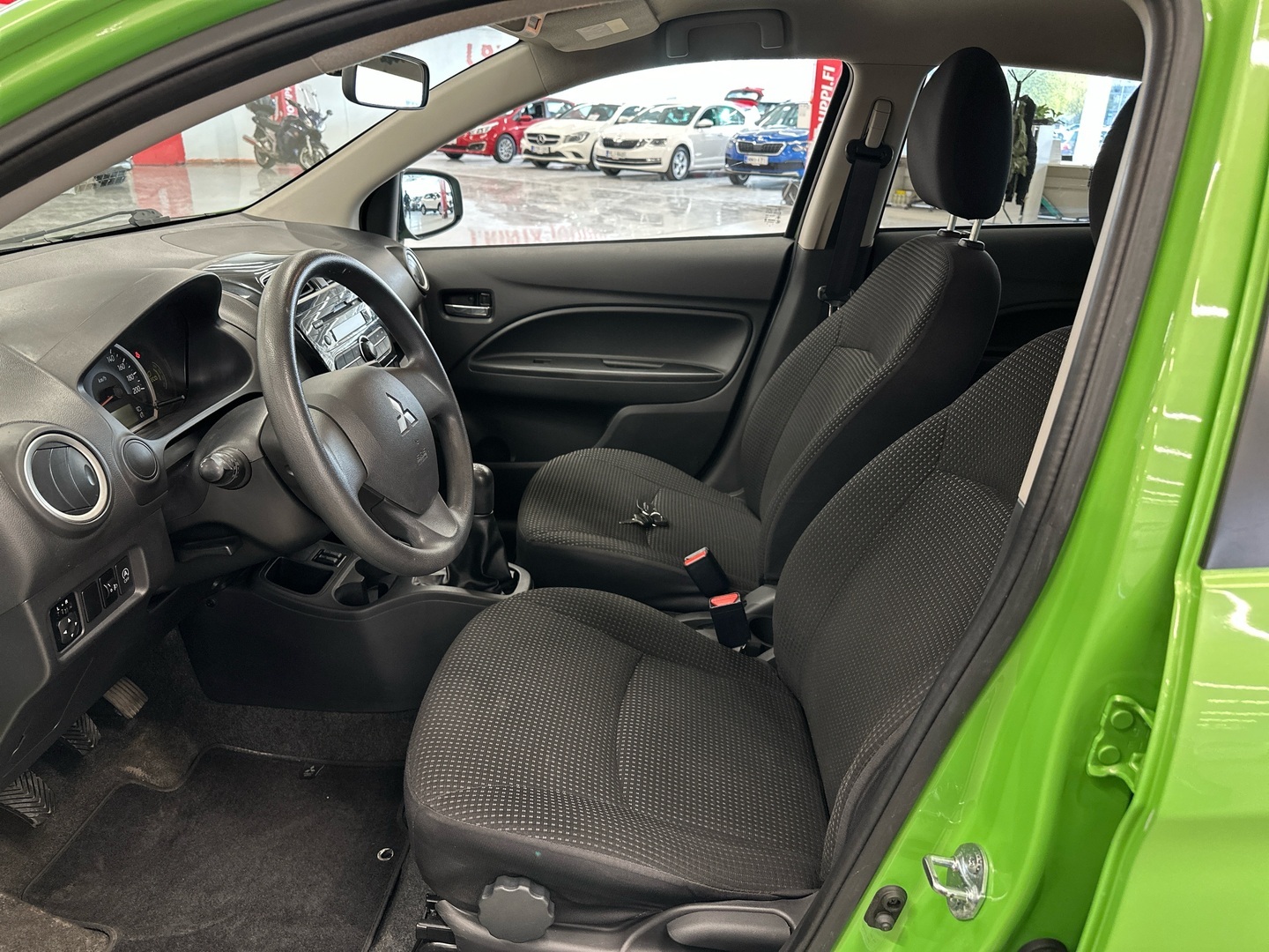 MITSUBISHI Space Star 2015
