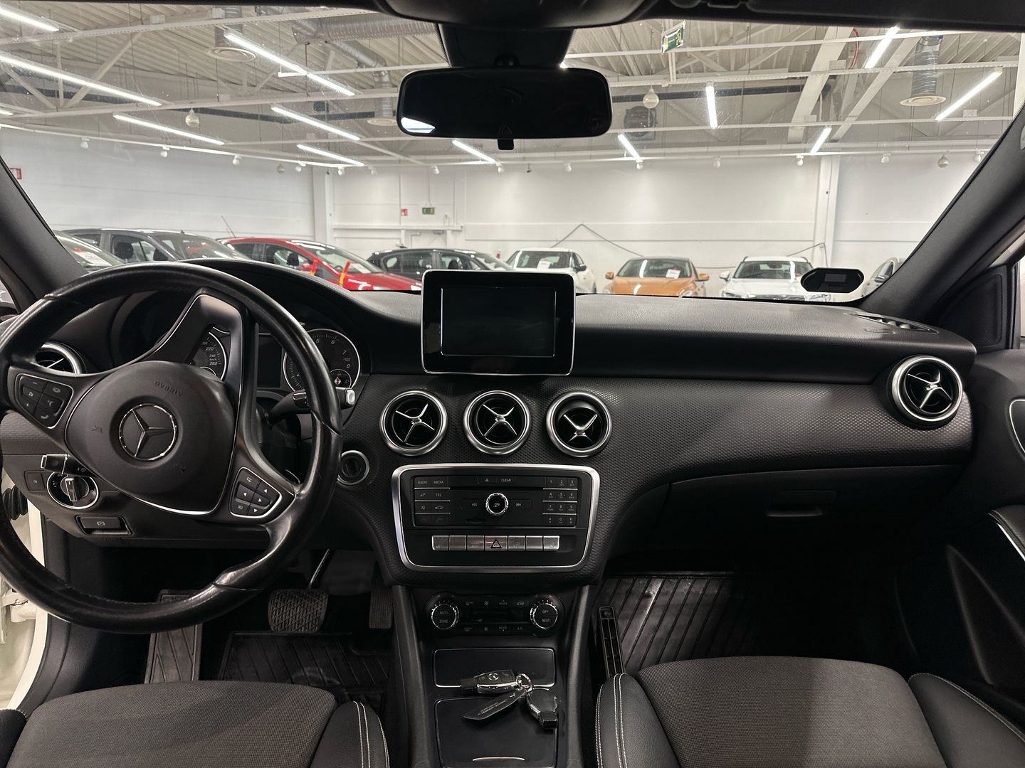 MERCEDES-BENZ A 2016