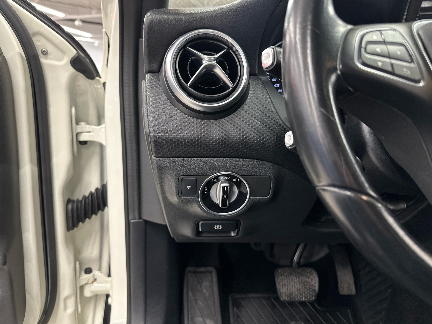 MERCEDES-BENZ A 2016