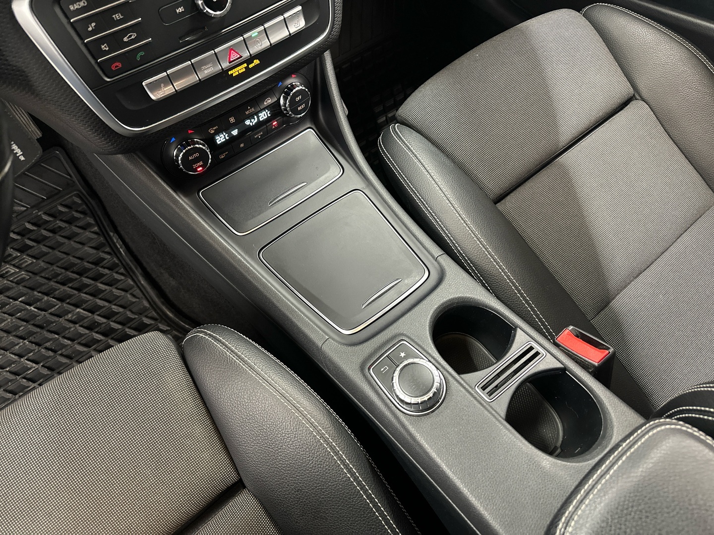 MERCEDES-BENZ A 2016