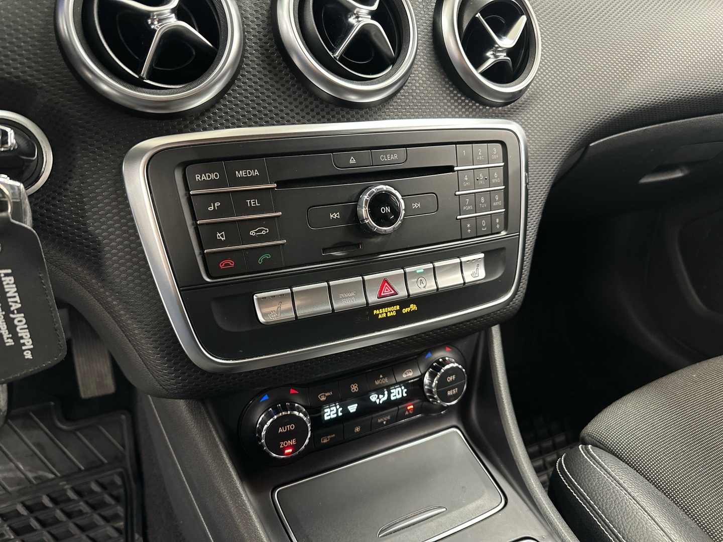 MERCEDES-BENZ A 2016