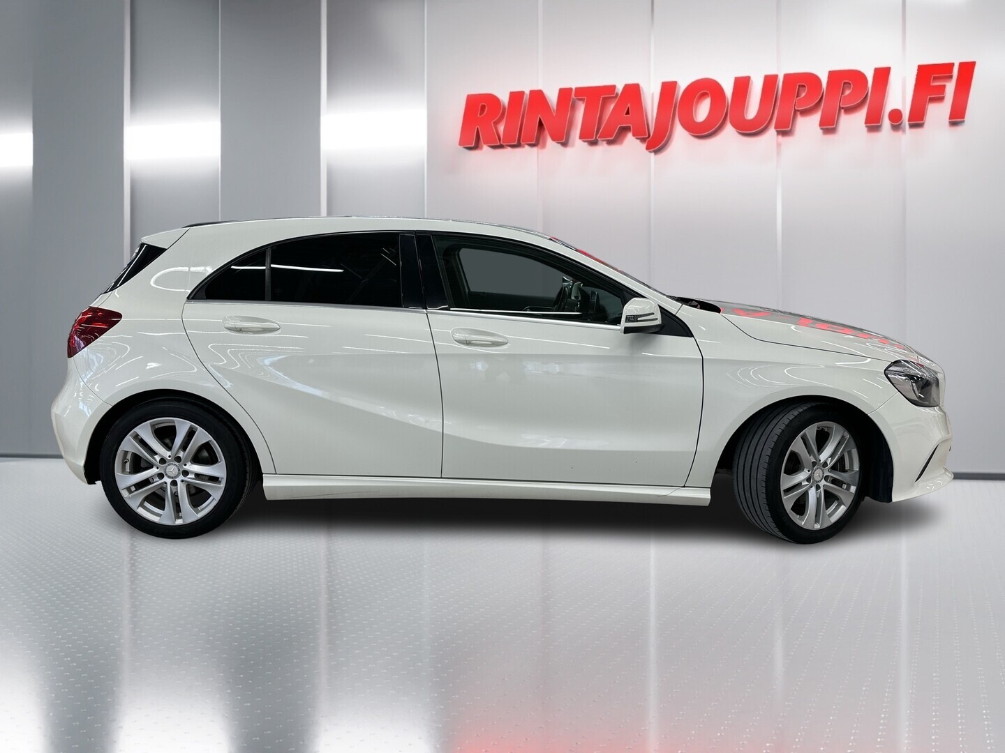 MERCEDES-BENZ A 2016
