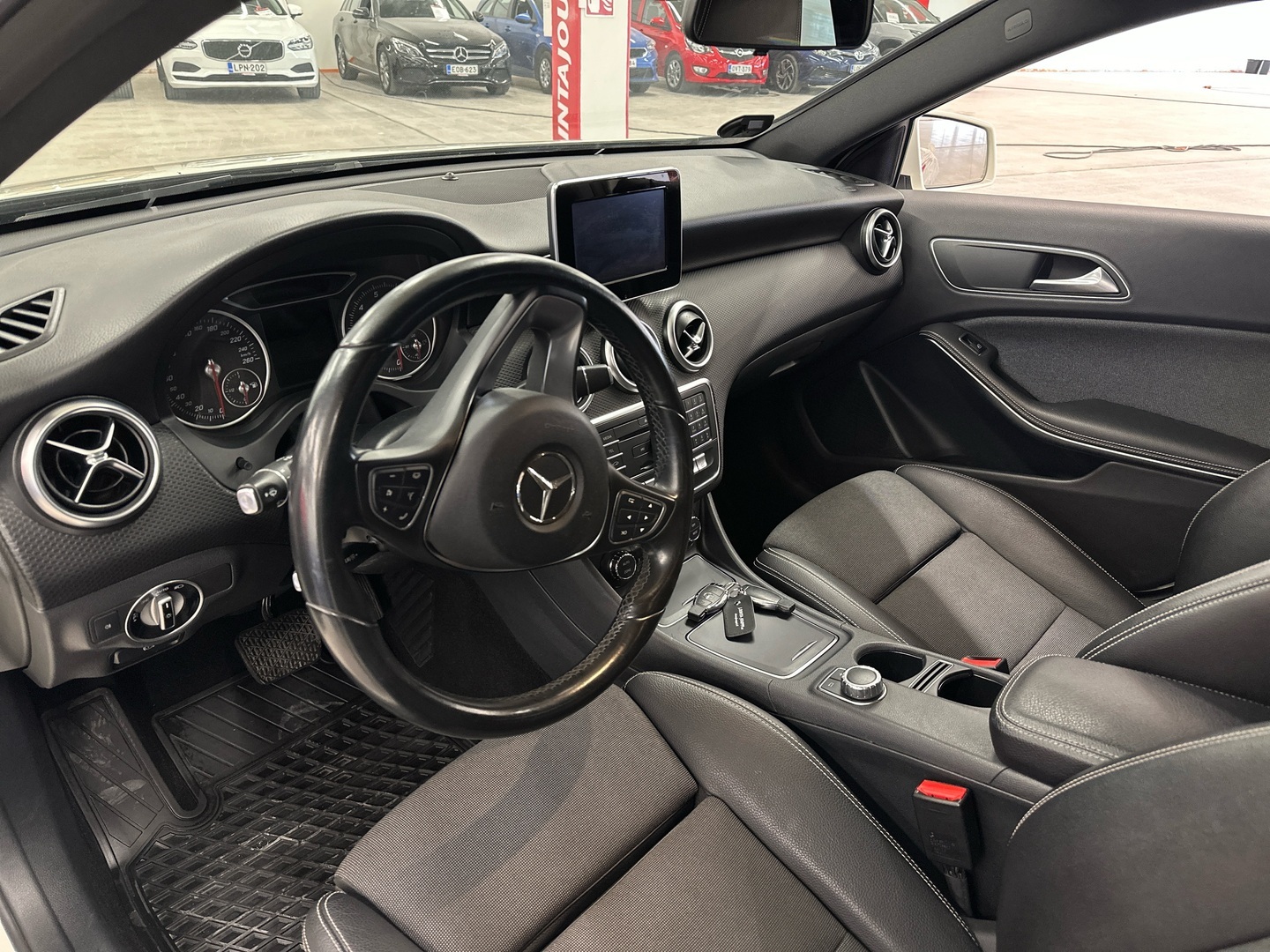 MERCEDES-BENZ A 2016