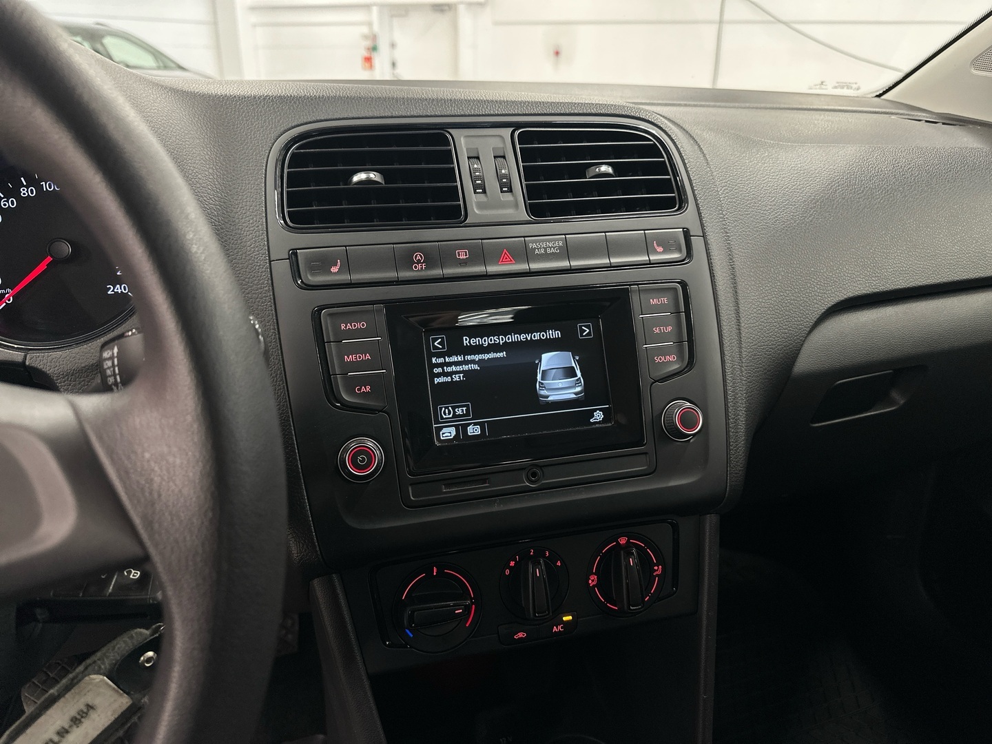 VOLKSWAGEN Polo 2017