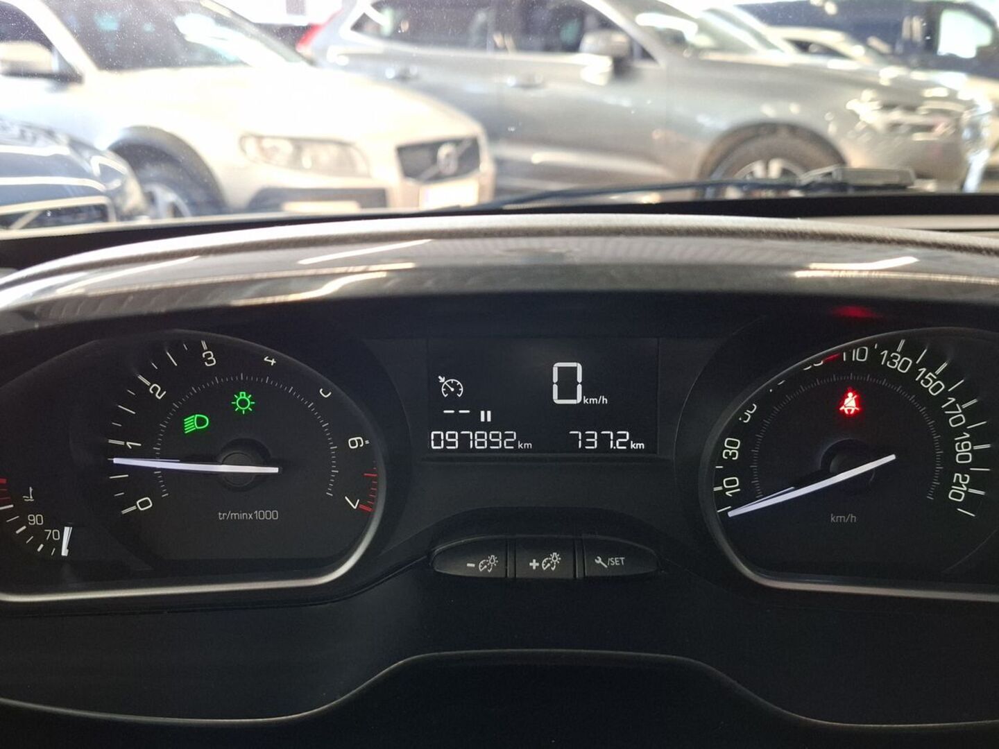 PEUGEOT 208 2018