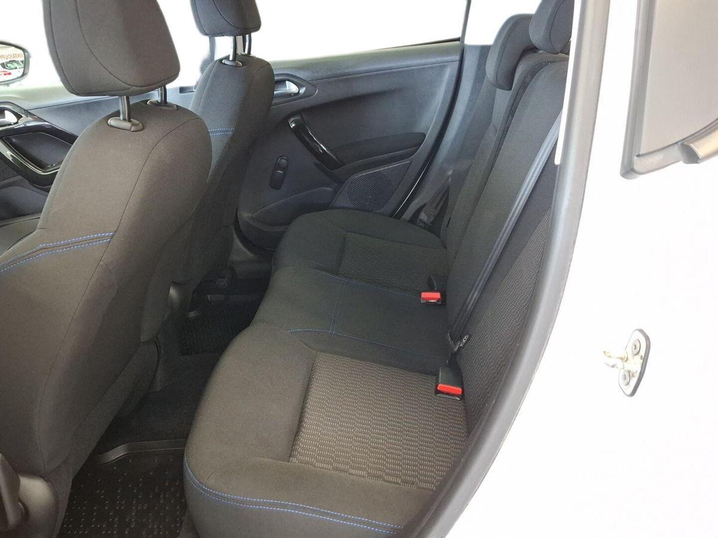 PEUGEOT 208 2018
