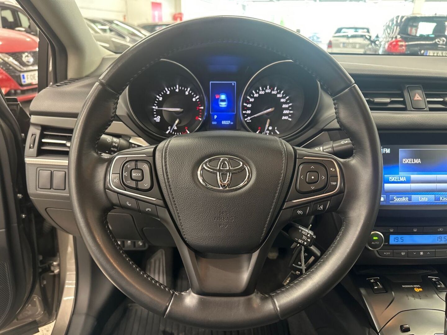TOYOTA Avensis 2018