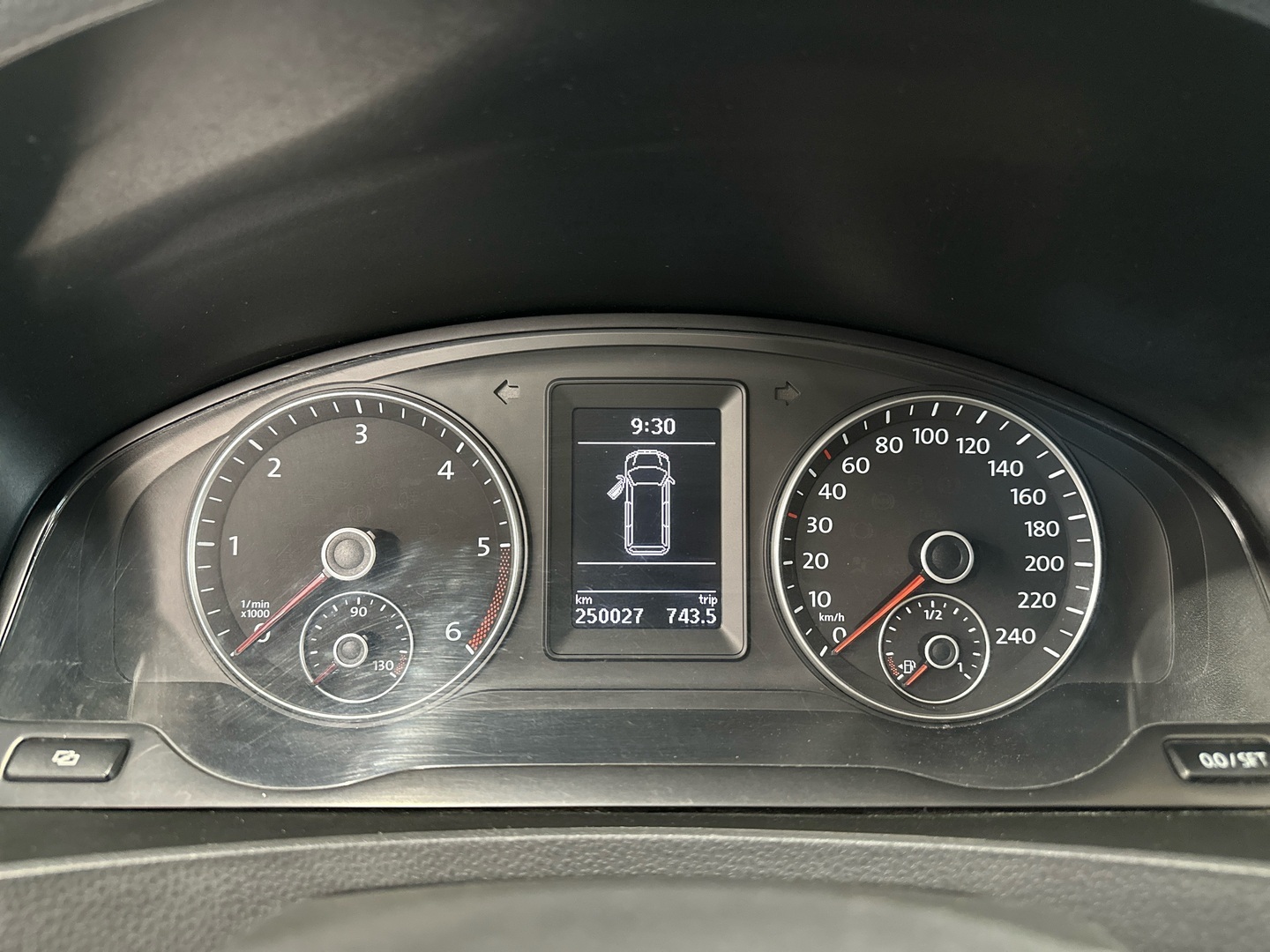 VOLKSWAGEN Caravelle 2012
