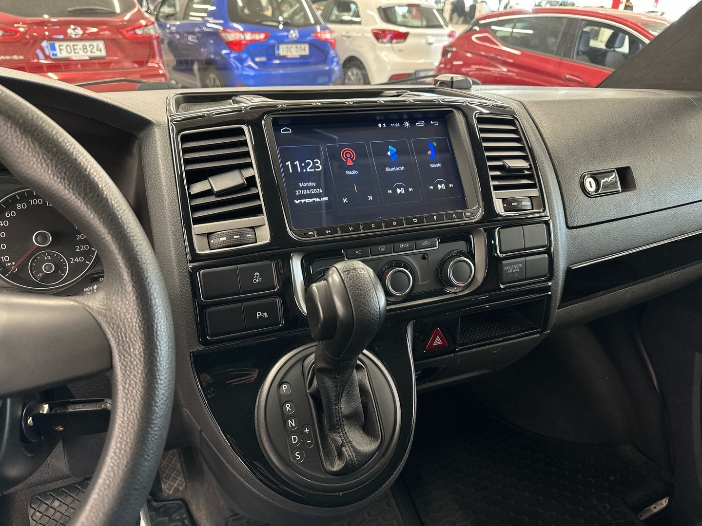 VOLKSWAGEN Caravelle 2012