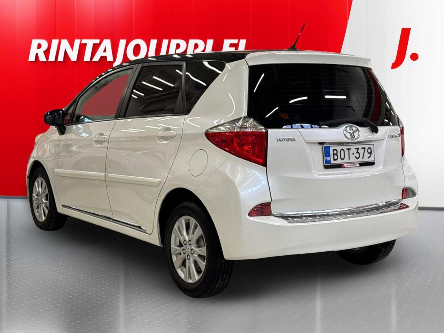 TOYOTA Verso-S 2011
