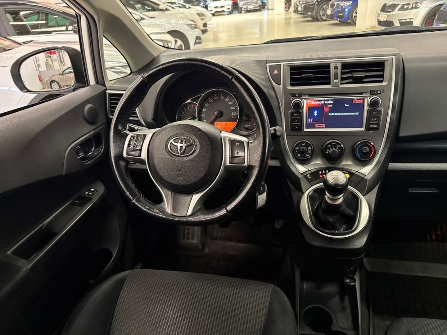 TOYOTA Verso-S 2011