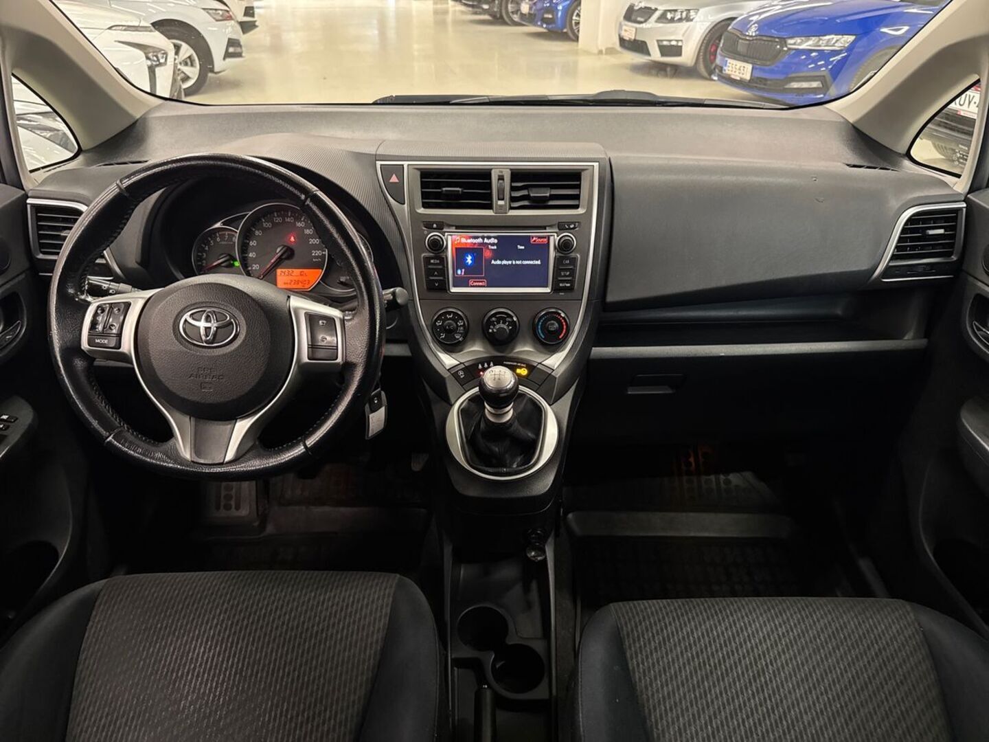 TOYOTA Verso-S 2011