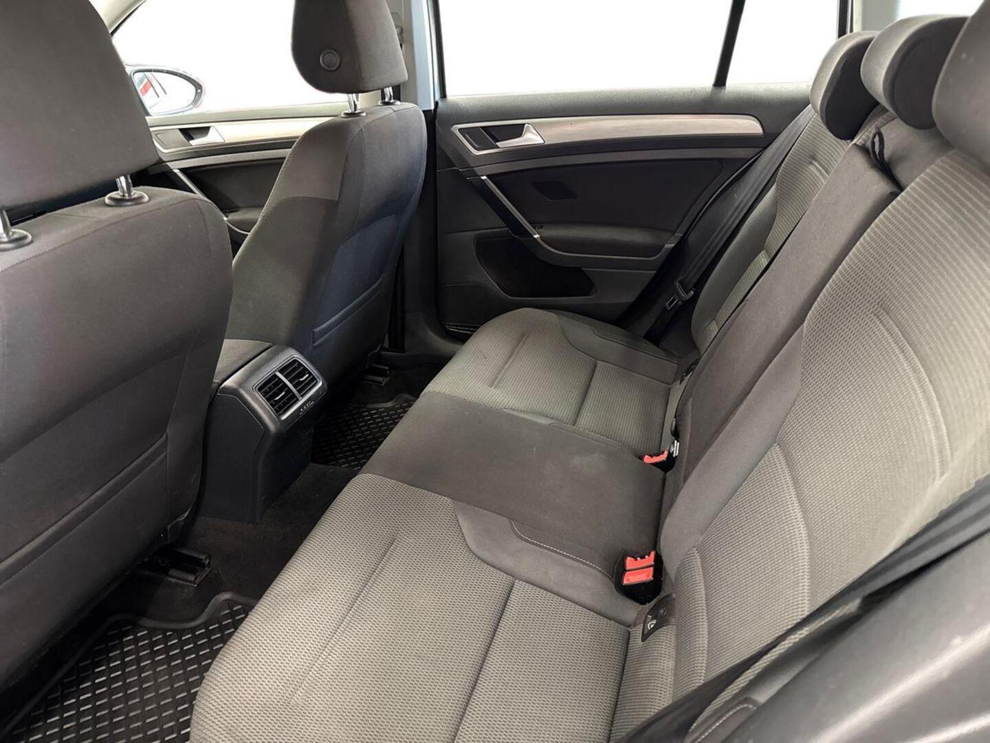 VOLKSWAGEN Golf 2014