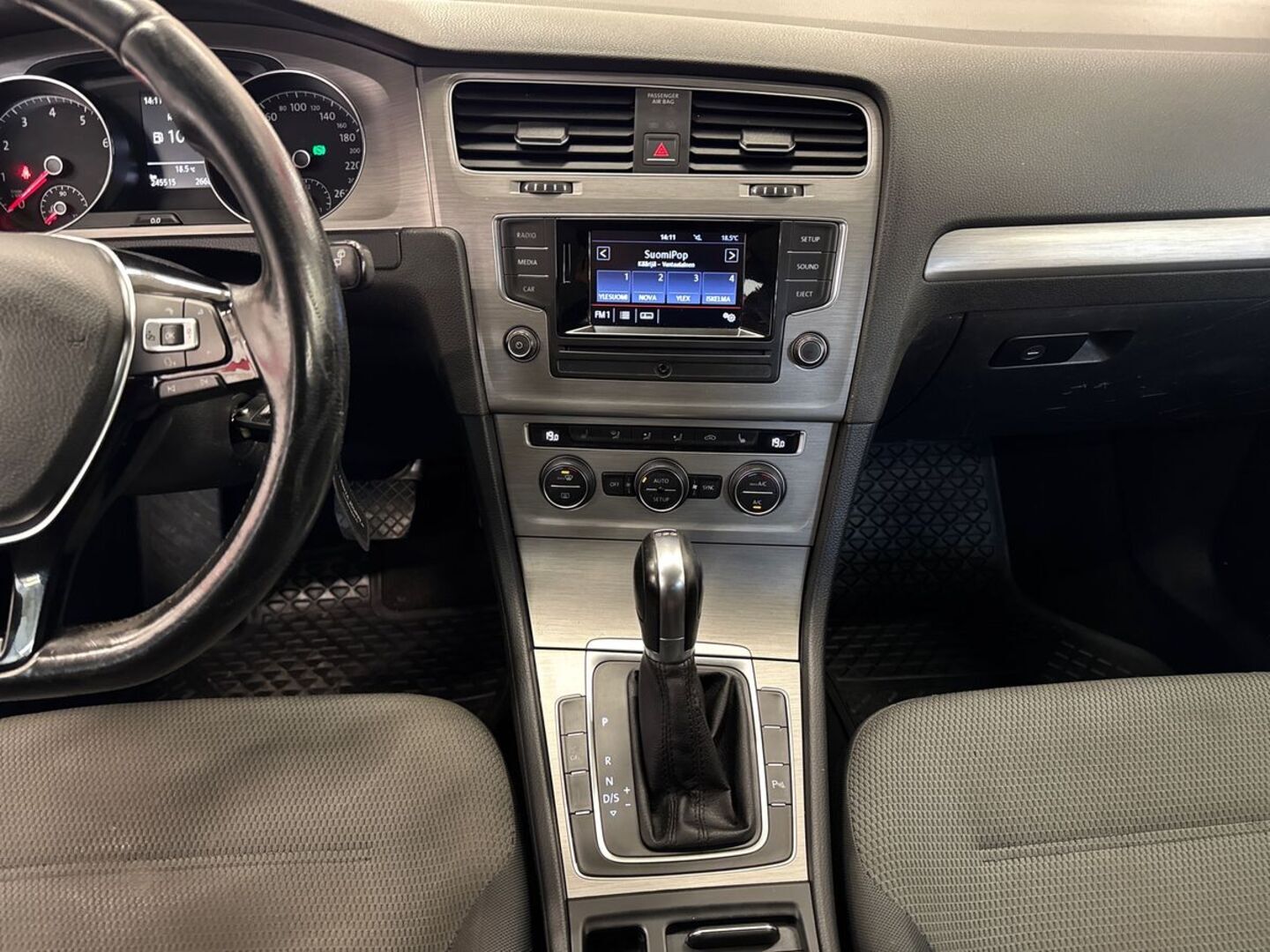 VOLKSWAGEN Golf 2014