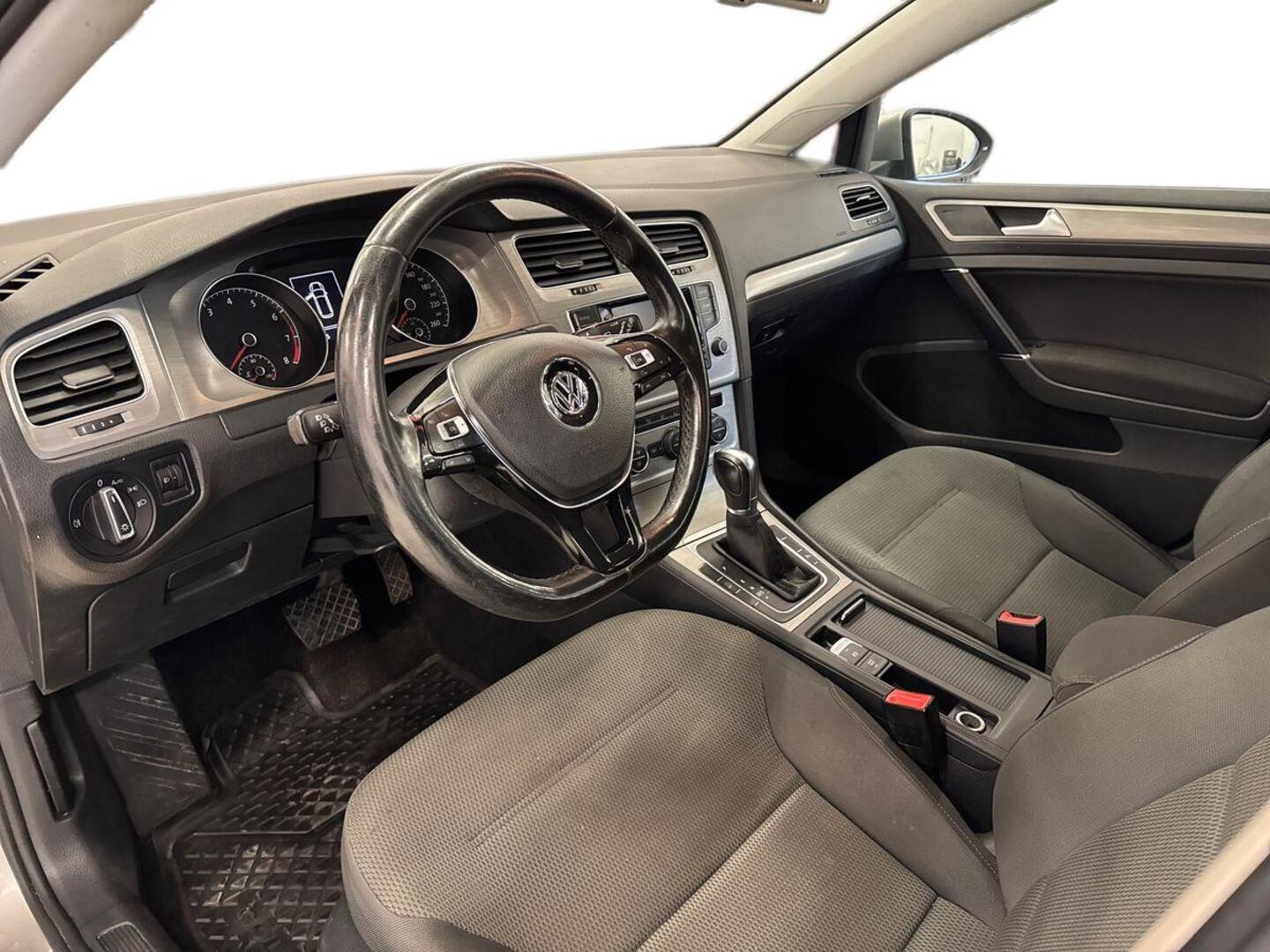 VOLKSWAGEN Golf 2014