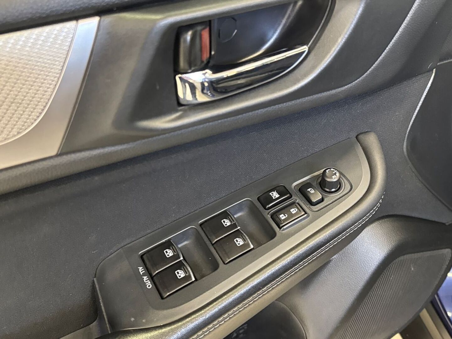 SUBARU Outback 2015