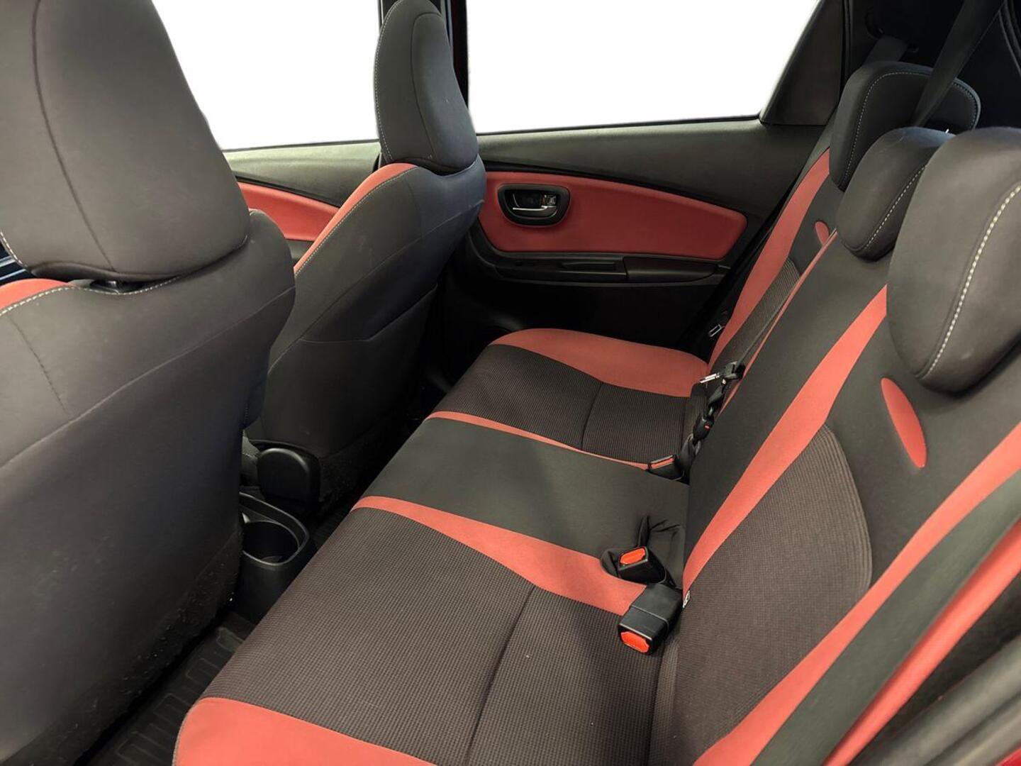 TOYOTA Yaris 2018