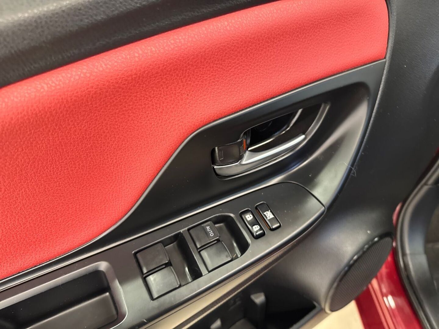 TOYOTA Yaris 2018