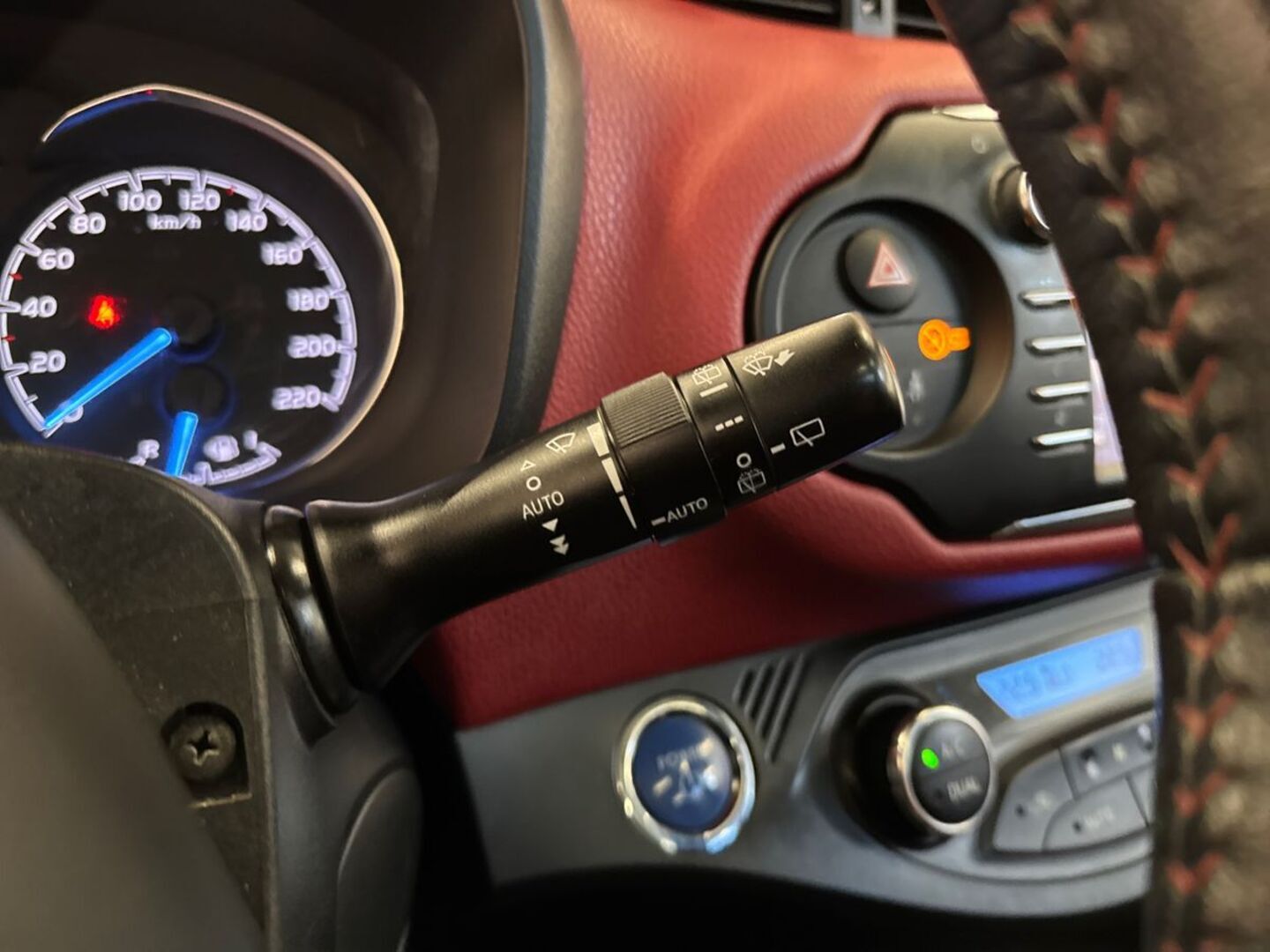 TOYOTA Yaris 2018