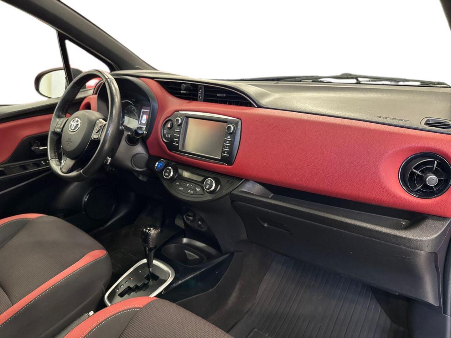 TOYOTA Yaris 2018