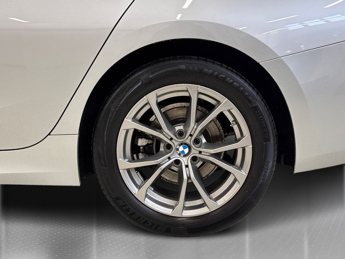 BMW 318 2019