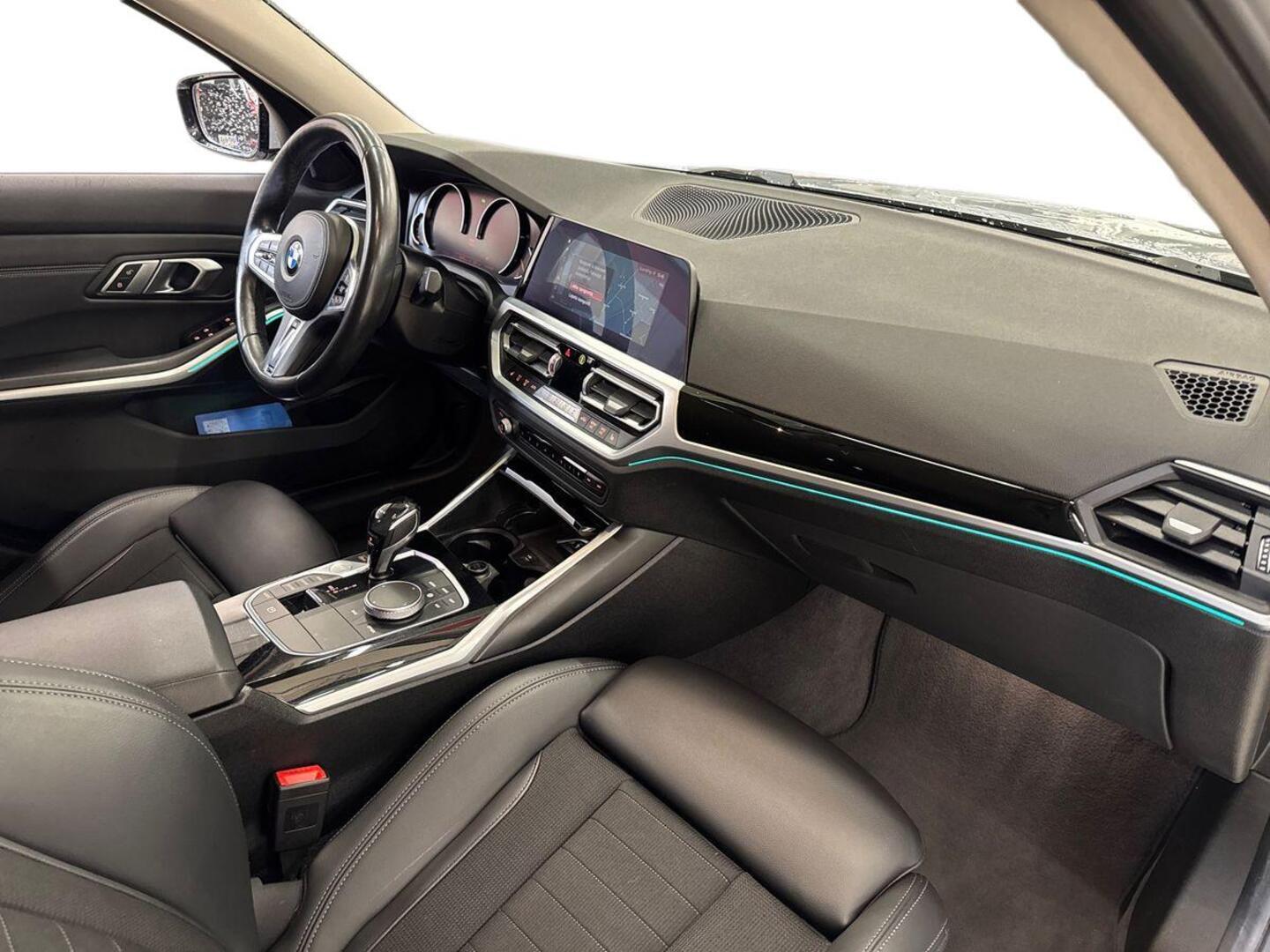 BMW 318 2019