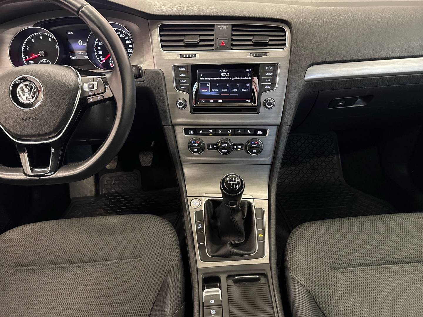 VOLKSWAGEN Golf 2014