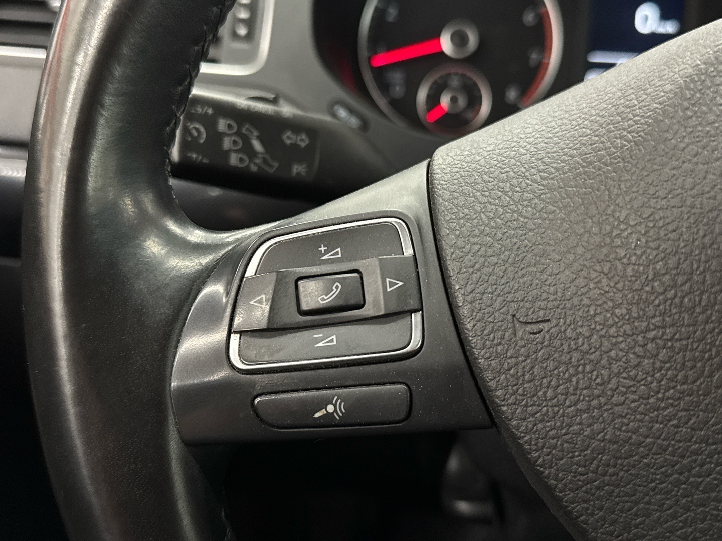 VOLKSWAGEN Jetta 2012