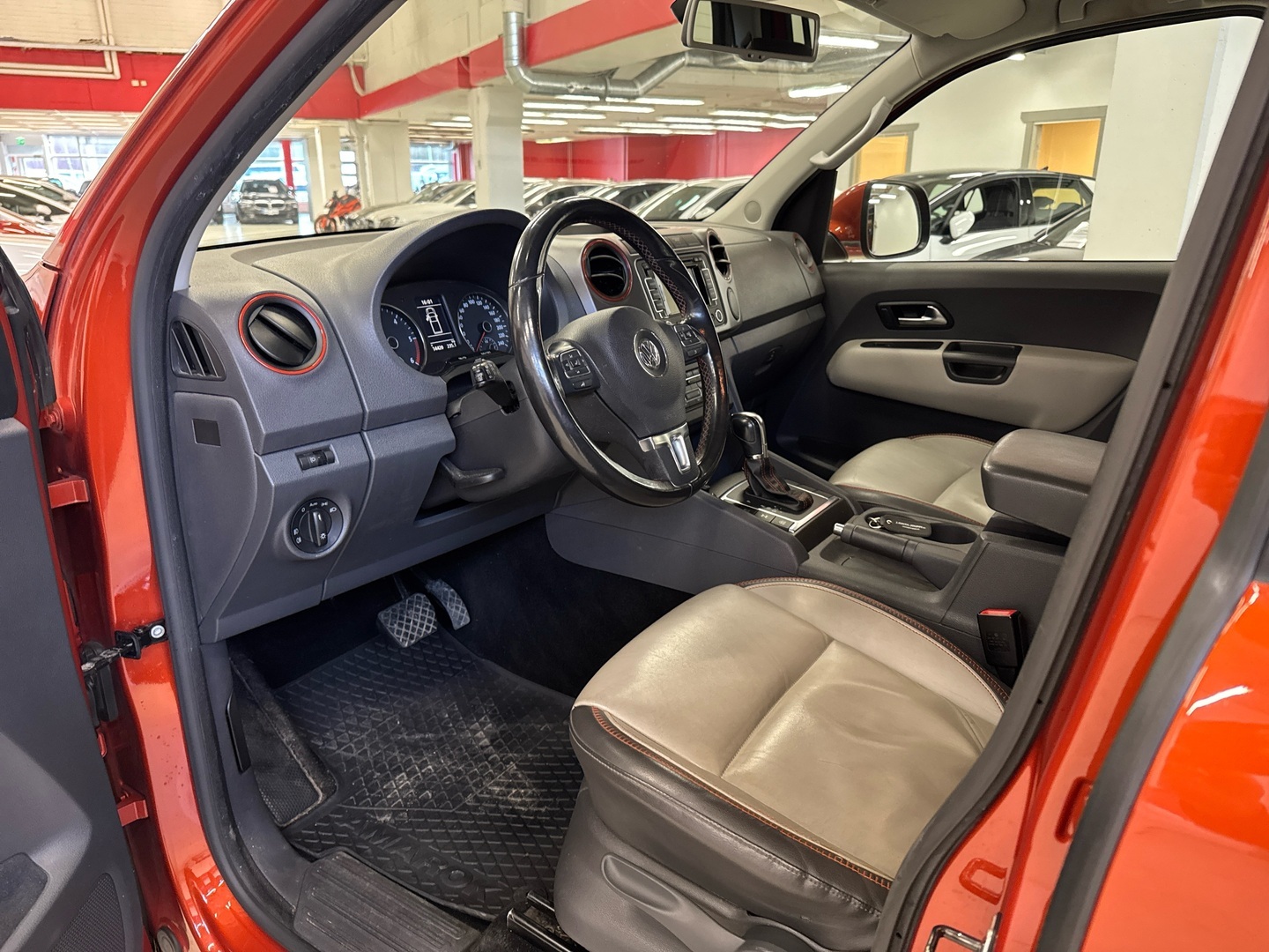 VOLKSWAGEN Amarok 2014
