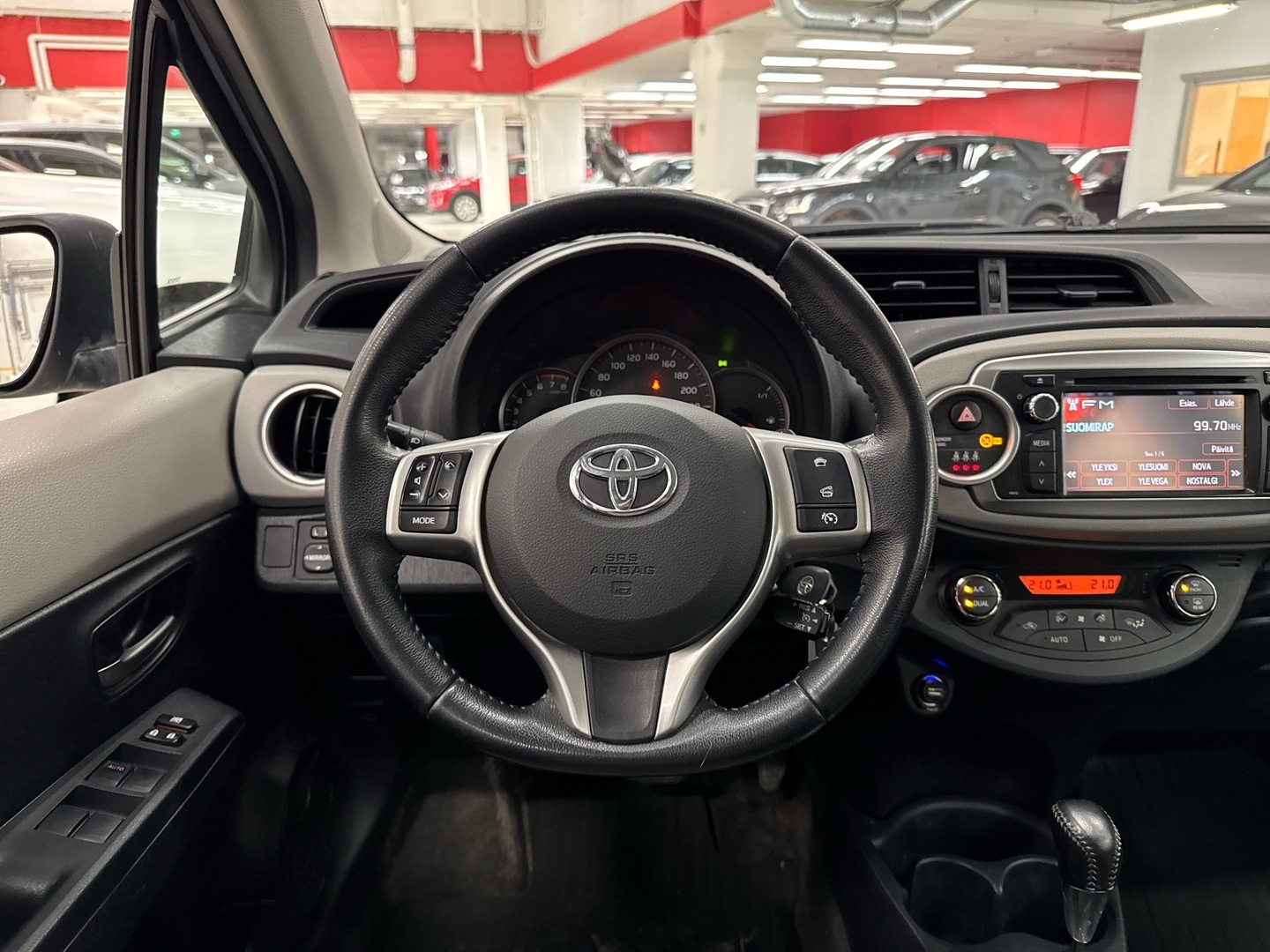 TOYOTA Yaris 2014
