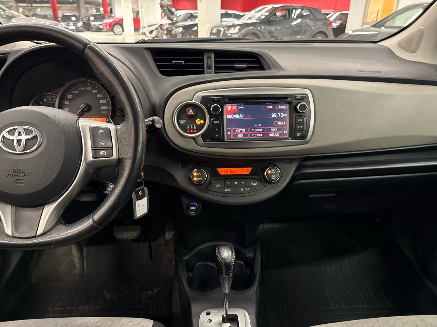TOYOTA Yaris 2014