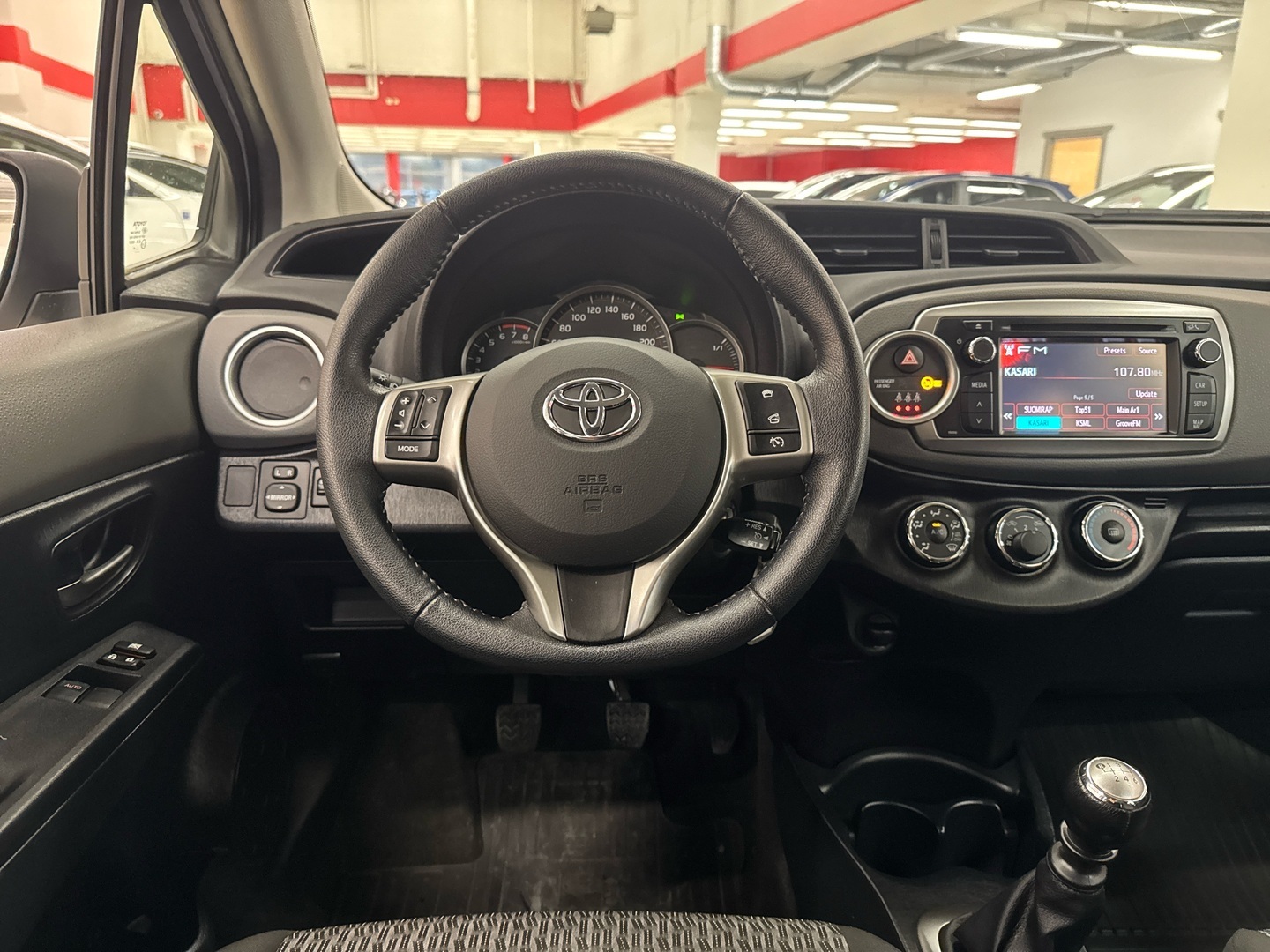 TOYOTA Yaris 2014