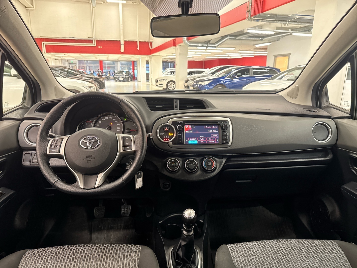 TOYOTA Yaris 2014