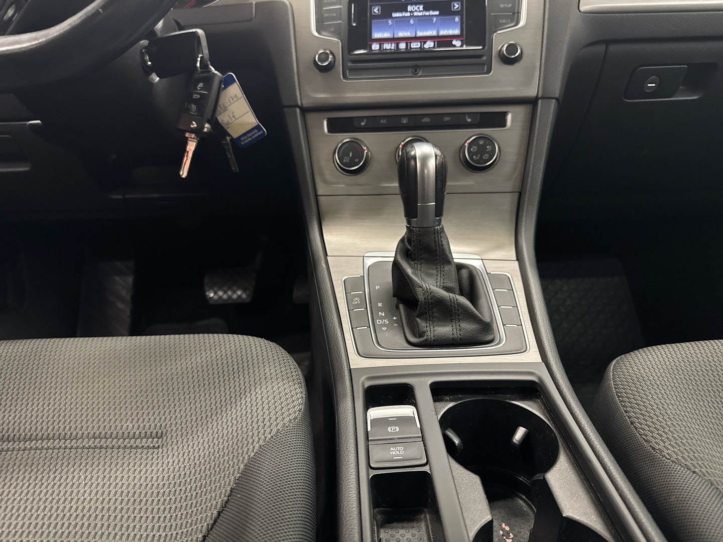 VOLKSWAGEN Golf 2016