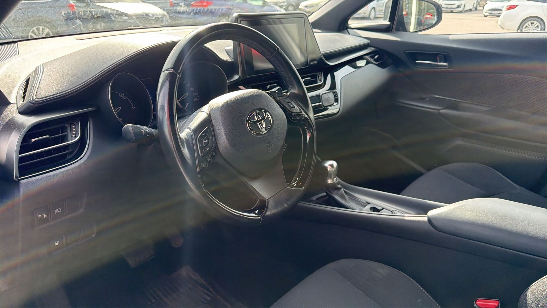 TOYOTA C-HR 2017